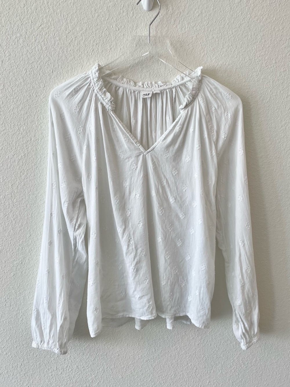 Gap Ruffle White V-Neck Long Sleeve Blouse